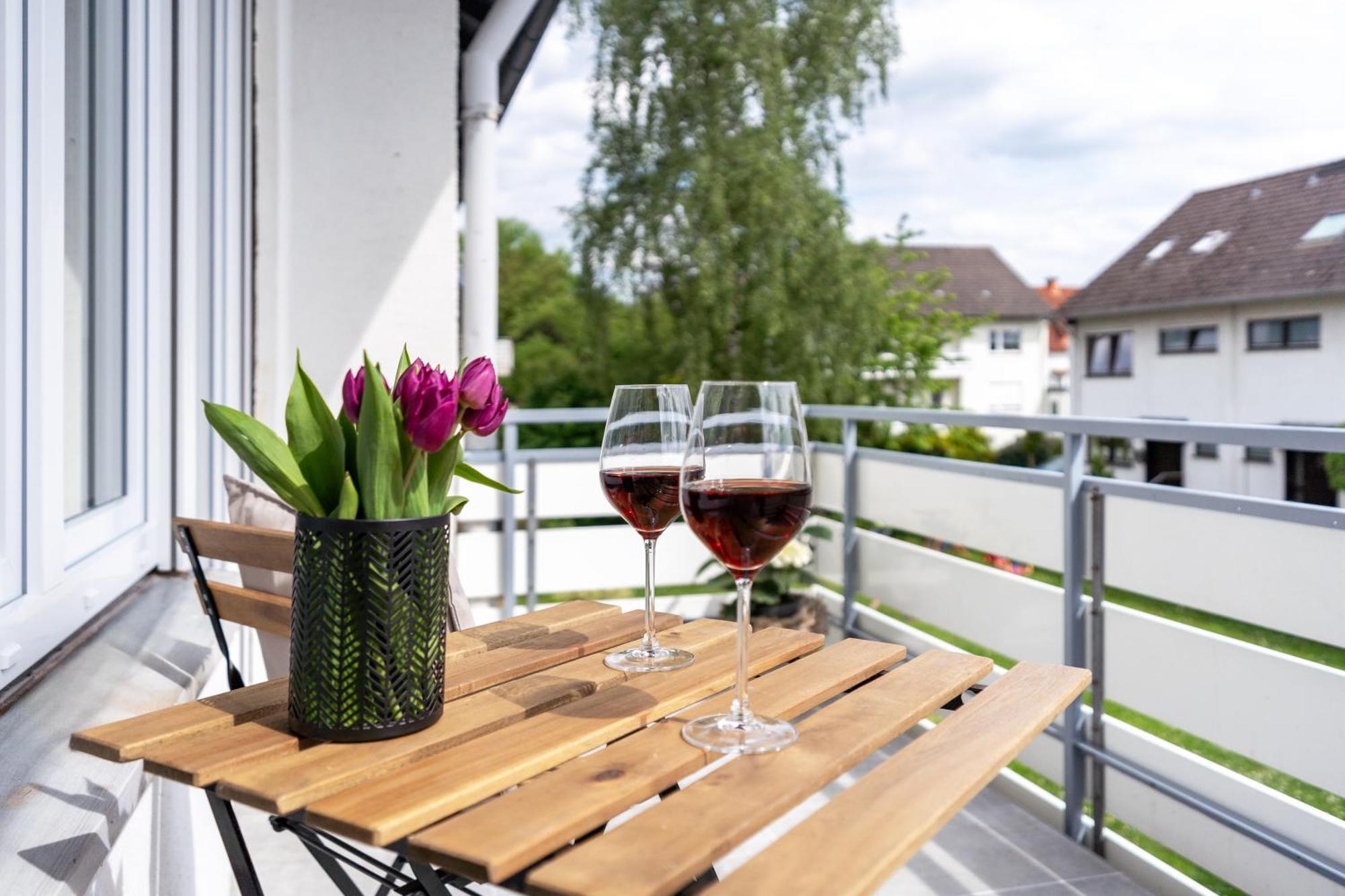 Raw-Flat Meier - Modern - Stylisch - Balkon - Netflix Билефельд Экстерьер фото